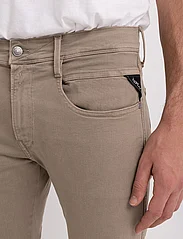 Replay - ANBASS Trousers SLIM Hyperflex Colour XLite - slim jeans - beige - 8