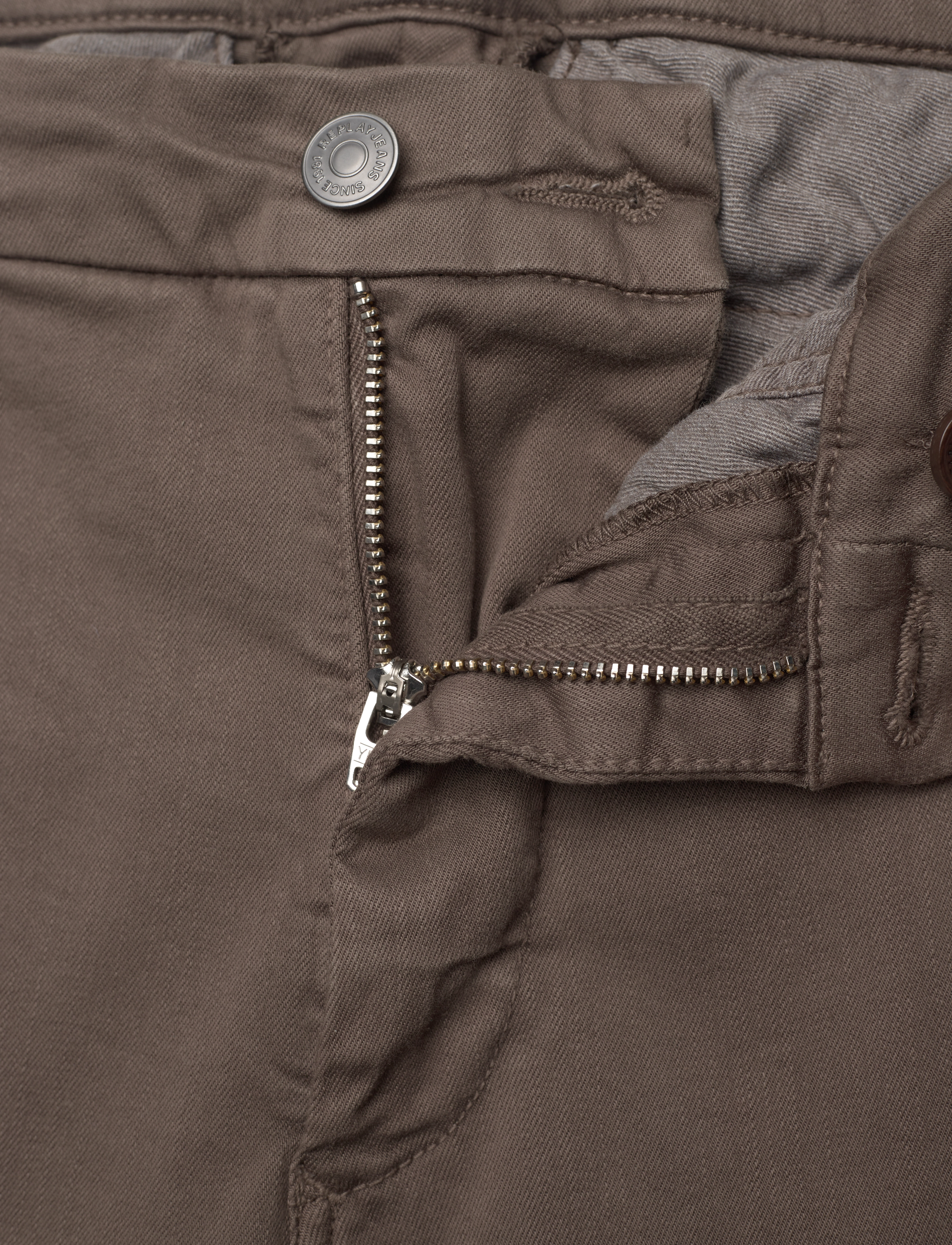 Replay - ZEUMAR Trousers SLIM Hyperchino Color Xlite - chinos - brown - 3