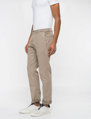 Replay - BENNI Trousers REGULAR Hyperchino Color Xlite - chino stila bikses - beige - 3