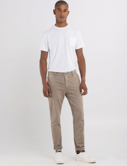 Replay - BENNI Trousers REGULAR Hyperchino Color Xlite - „chino“ stiliaus kelnės - beige - 5