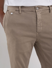 Replay - BENNI Trousers REGULAR Hyperchino Color Xlite - „chino“ stiliaus kelnės - beige - 7