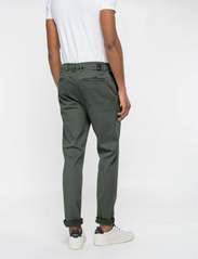 Replay - BENNI Trousers REGULAR Hyperchino Color Xlite - chinos - green - 2