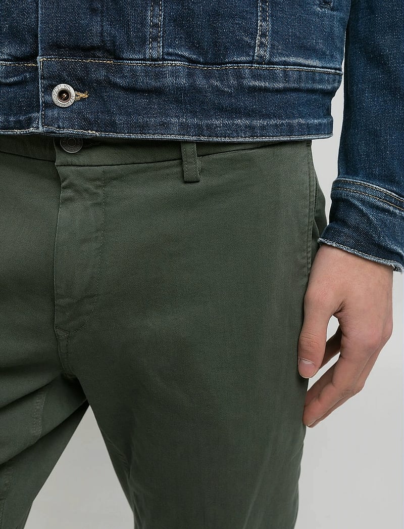Replay - BENNI Trousers REGULAR Hyperchino Color Xlite - chinos - green - 5