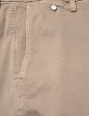 Replay - BENNI SHORT Shorts REGULAR Hyperchino Color Xlite - spodenki chinos - beige - 4