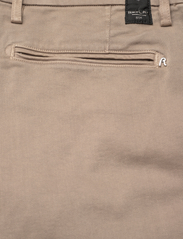 Replay - BENNI SHORT Shorts REGULAR Hyperchino Color Xlite - chino lühikesed püksid - beige - 6