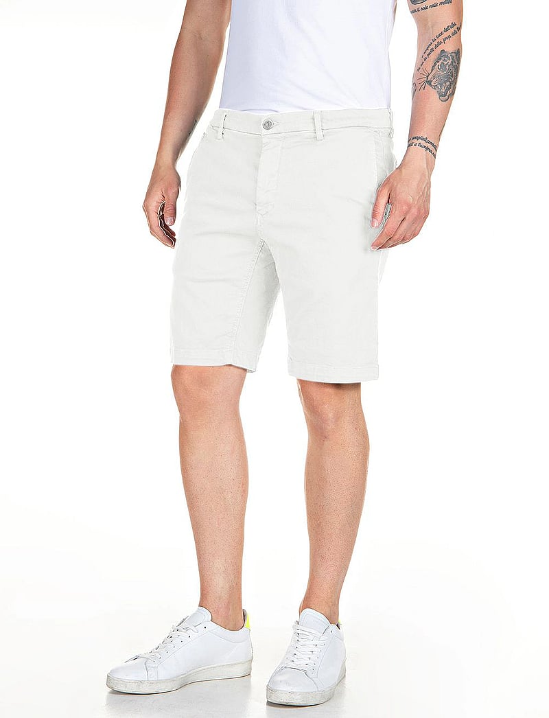 Replay - BENNI SHORT Shorts REGULAR Hyperchino Color Xlite - casual shorts - white - 0