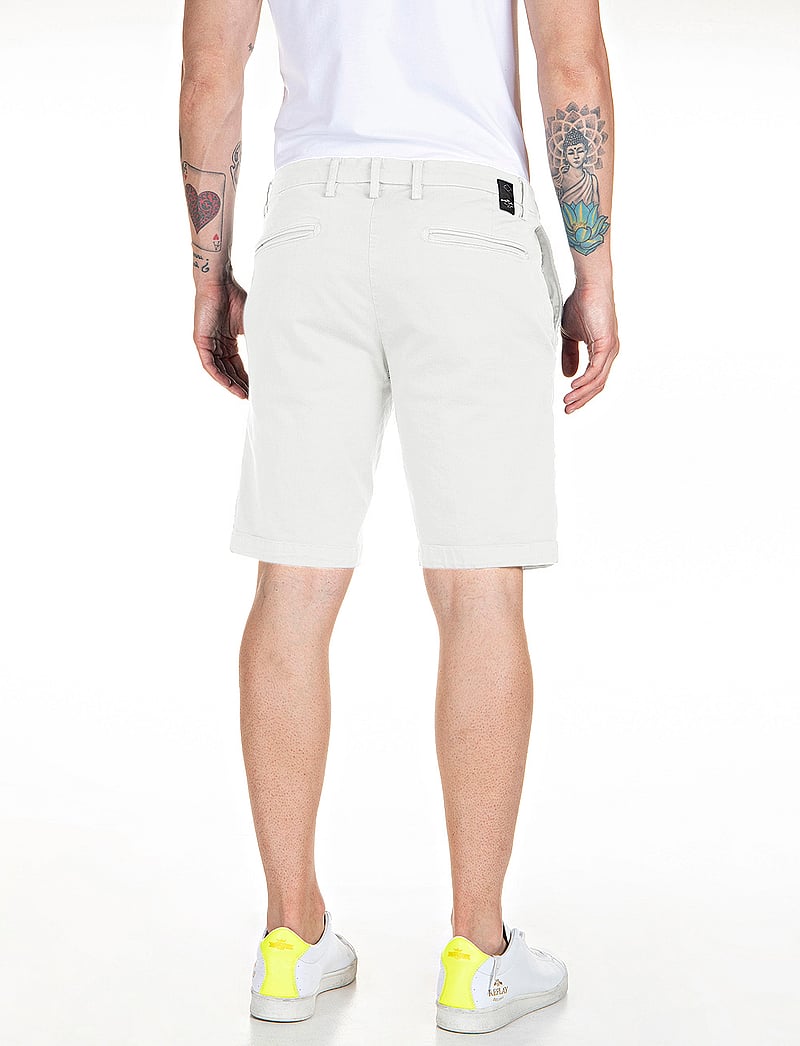 Replay - BENNI SHORT Shorts REGULAR Hyperchino Color Xlite - casual shorts - white - 3