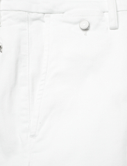 Replay - BENNI SHORT Shorts REGULAR Hyperchino Color Xlite - „chino“ stiliaus šortai - white - 2