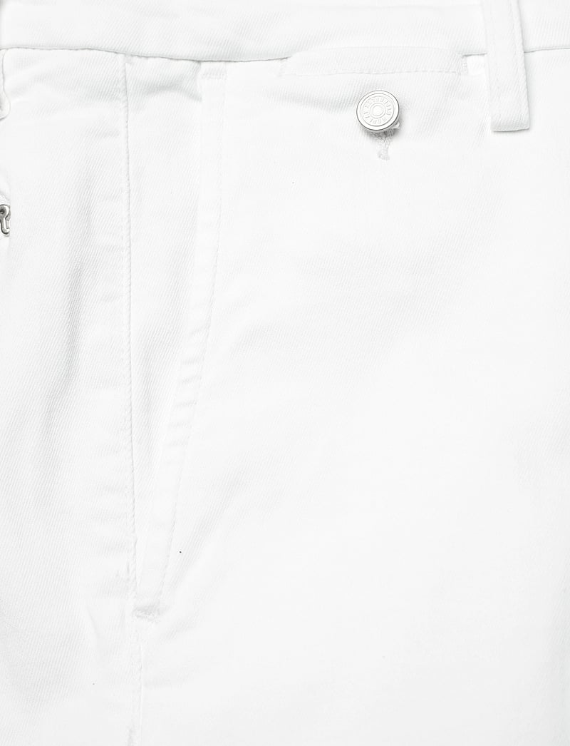 Replay - BENNI SHORT Shorts REGULAR Hyperchino Color Xlite - casual shorts - white - 4