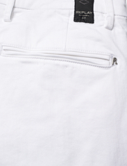 Replay - BENNI SHORT Shorts REGULAR Hyperchino Color Xlite - chino-shortsit - white - 4