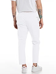 Replay - Trousers  Authentic Boost Project - vabaajapüksid - white - 3