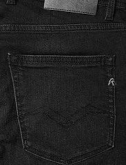 Replay - GROVER Trousers STRAIGHT 573 BIO - regular piegriezuma džinsa bikses - black - 4
