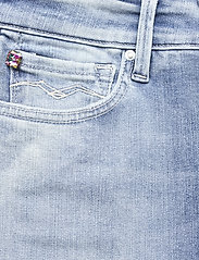 Replay - NEW LUZ - džinsa bikses ar šaurām starām - super light blue - 2