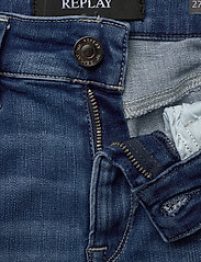 Replay - NEW LUZ - džinsa bikses ar šaurām starām - medium blue - 3