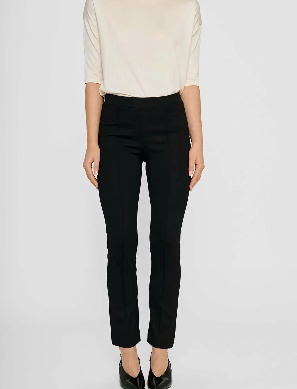 Residus - LOU STRAIGHT PANT - slim fit-byxor - black - 0