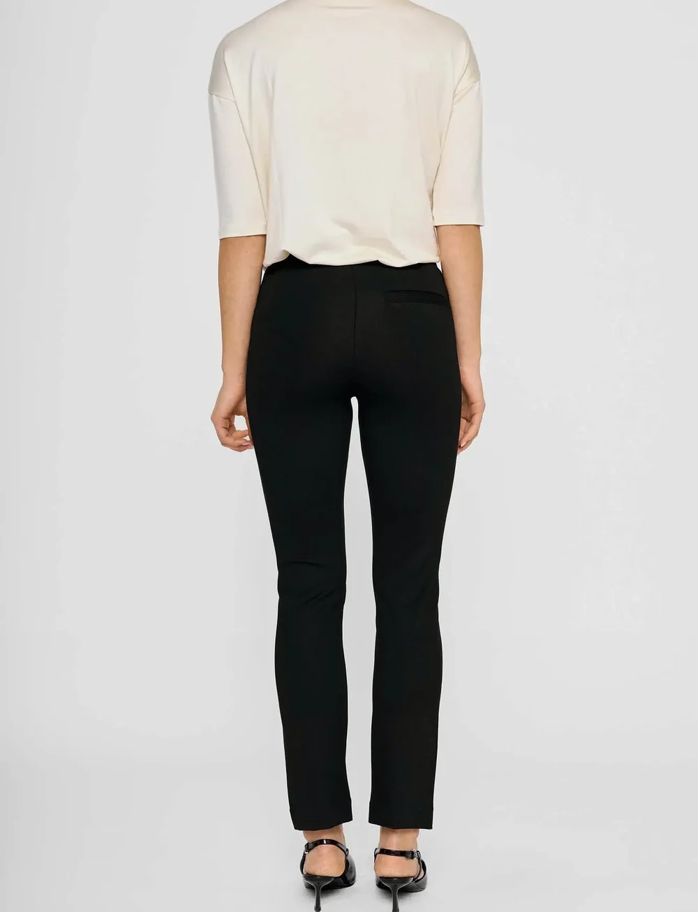 Residus - LOU STRAIGHT PANT - slim fit-byxor - black - 3