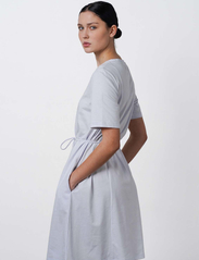 Residus - OFELIA ORGANIC COTTON DRESS - t-shirt dresses - pale blue - 14