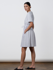Residus - OFELIA ORGANIC COTTON DRESS - tshirt jurken - pale blue - 13