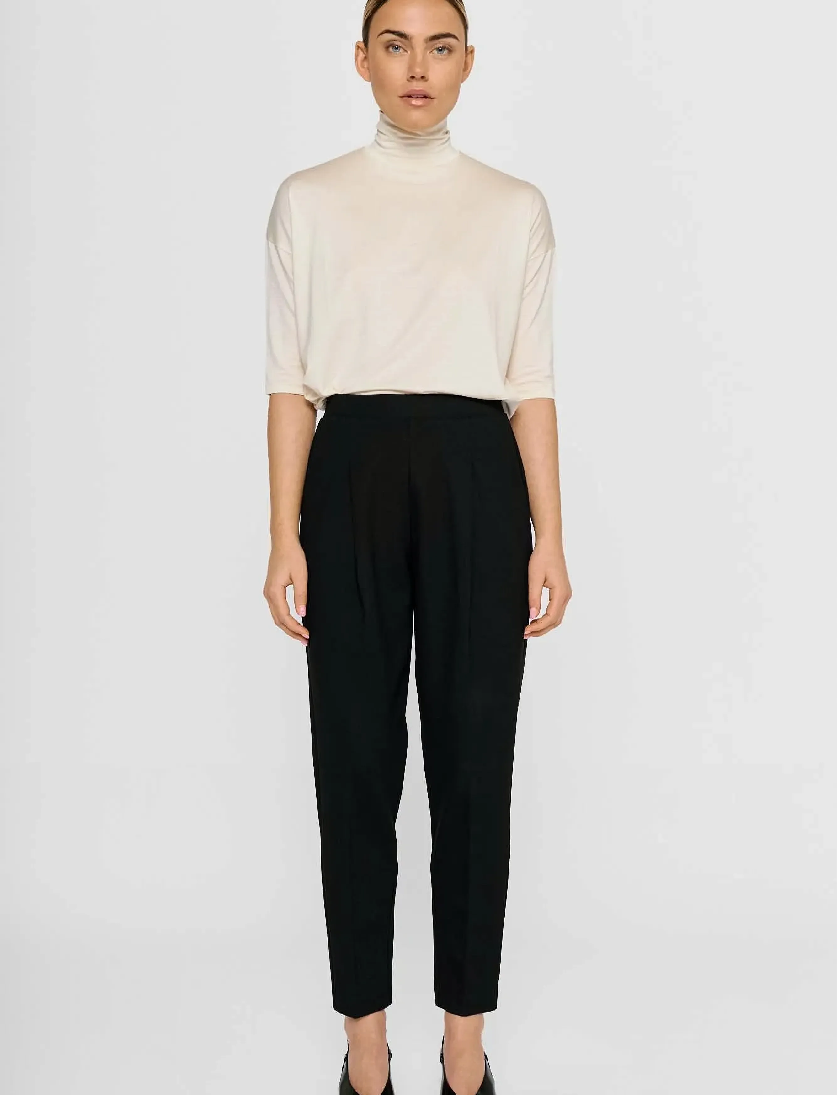 Residus Lee Pleat Pant, M, Trousers, Schwarz - Straight Leg, Frauen