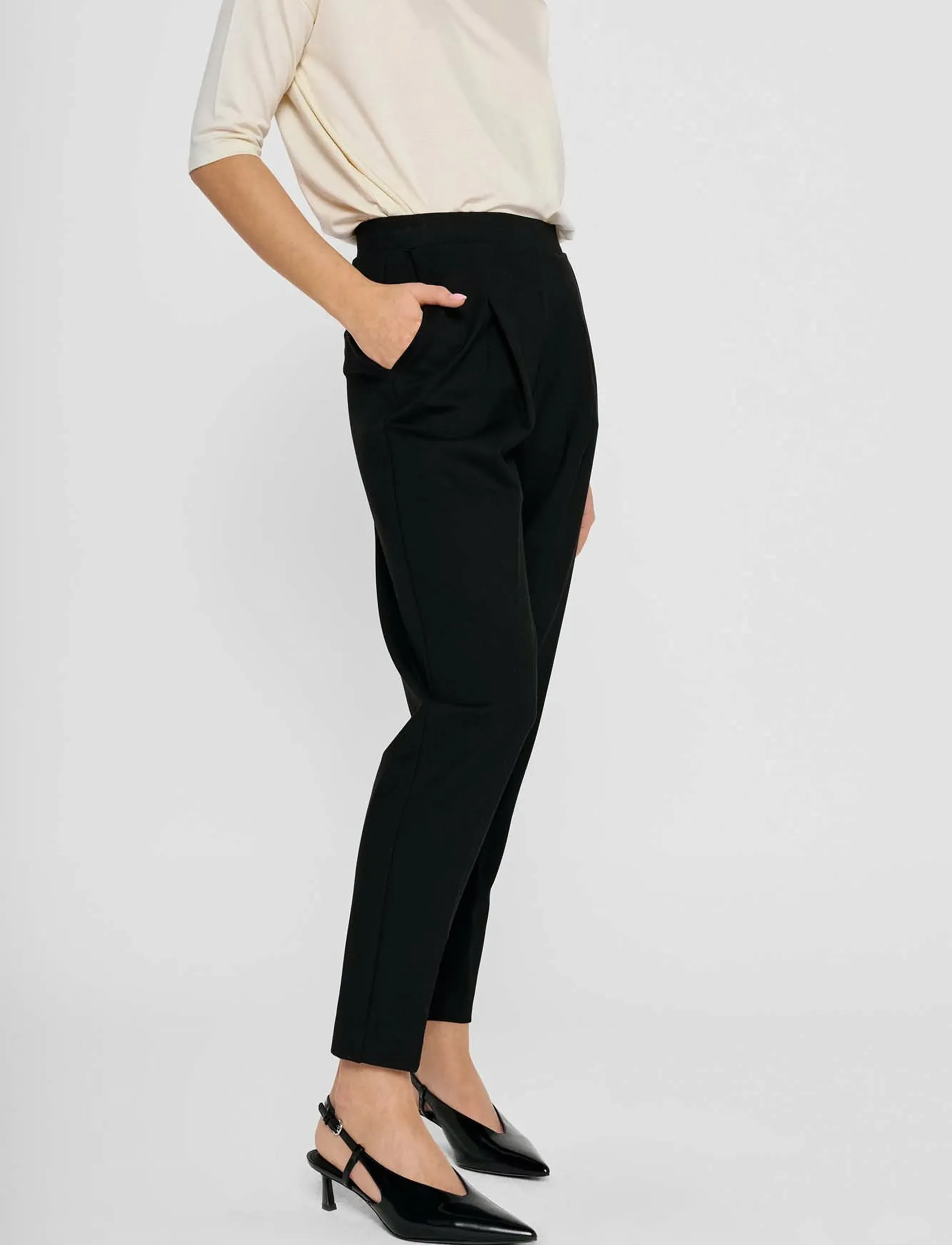 Residus - LEE PLEAT PANT - hose mit geradem bein - black - 3