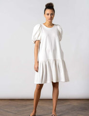 Residus - OSSIA DRESS - korta klänningar - cloud white - 2