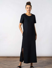 Residus - ORIKA MAXI TEE DRESS - maxi dresses - black - 2