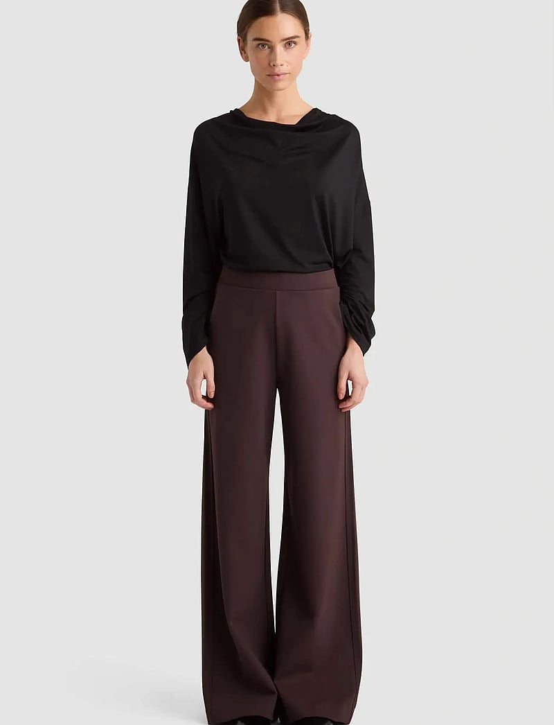 Residus - LEIA WIDE PANT - wide leg trousers - auburn - 5