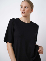 Residus - BOTTAS TEE - t-shirts & tops - black - 4