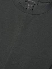 Residus - YOMI DRESS - t-shirtklänningar - pine - 5