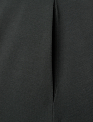 Residus - YOMI DRESS - t-shirtklänningar - pine - 6
