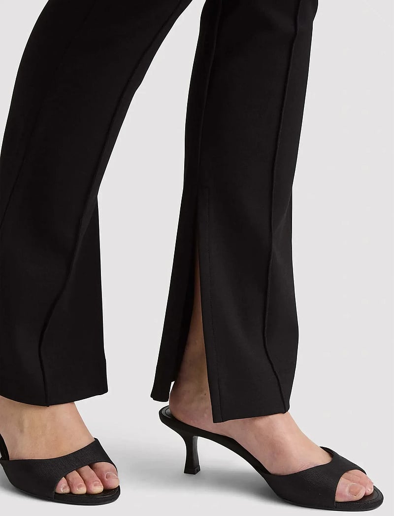 Residus - LUCY PANTS - flare bukser - black - 4