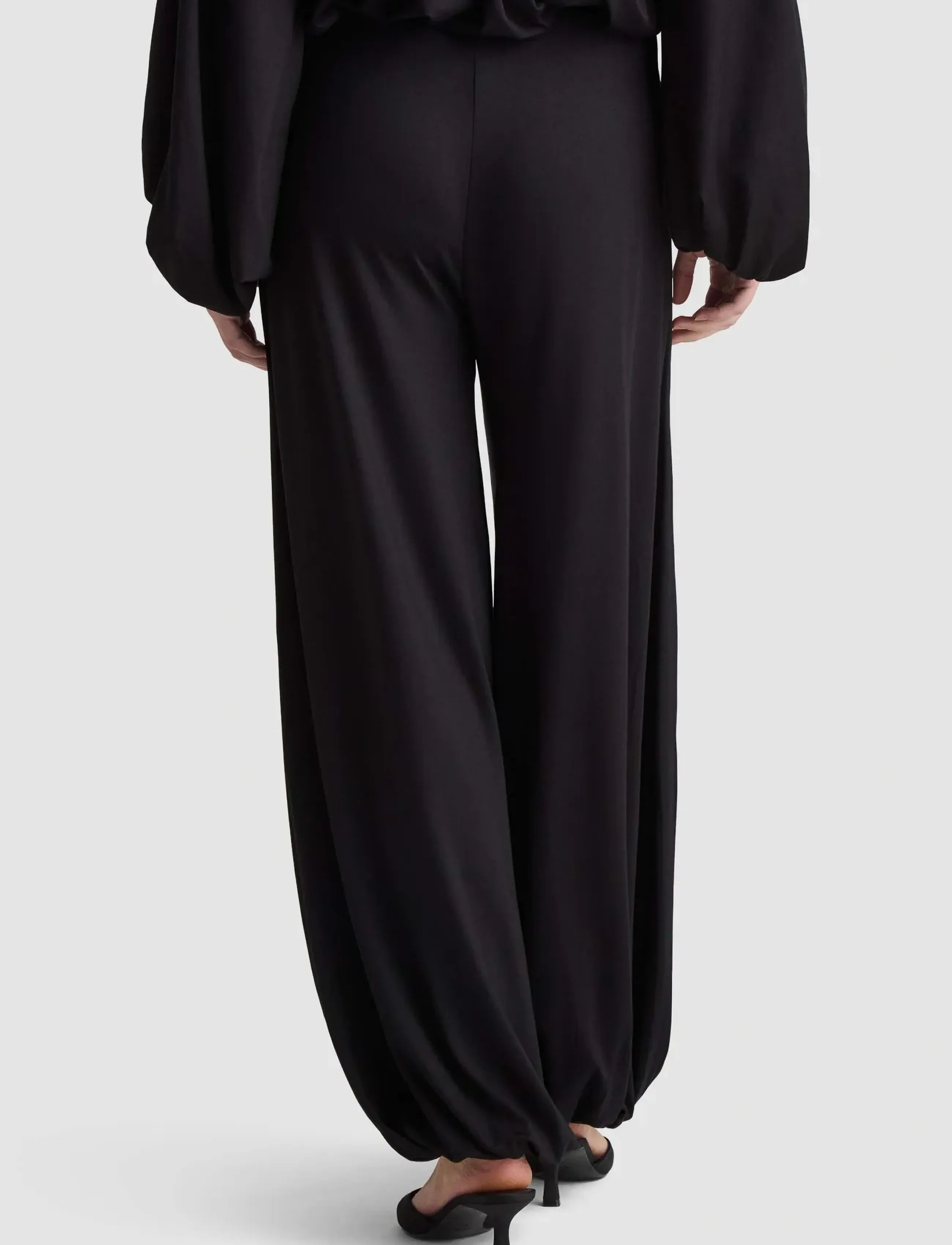 Residus - CARACAS PANTS - hosen mit weitem bein - black - 3