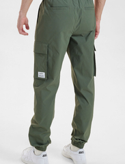Resteröds - Nylon Cargo Pants - kargopüksid - green90 - 4