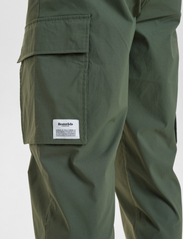 Resteröds - Nylon Cargo Pants - cargo pants - green90 - 5