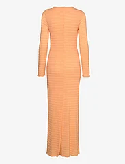 Résumé - AriaRS Dress - tettsittende kjoler - peach - 1