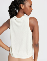 Rethinkit - Ally Top Squared - mouwloze tops - ivory - 3