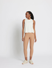 Rethinkit - Ally Top Squared - mouwloze tops - ivory - 4