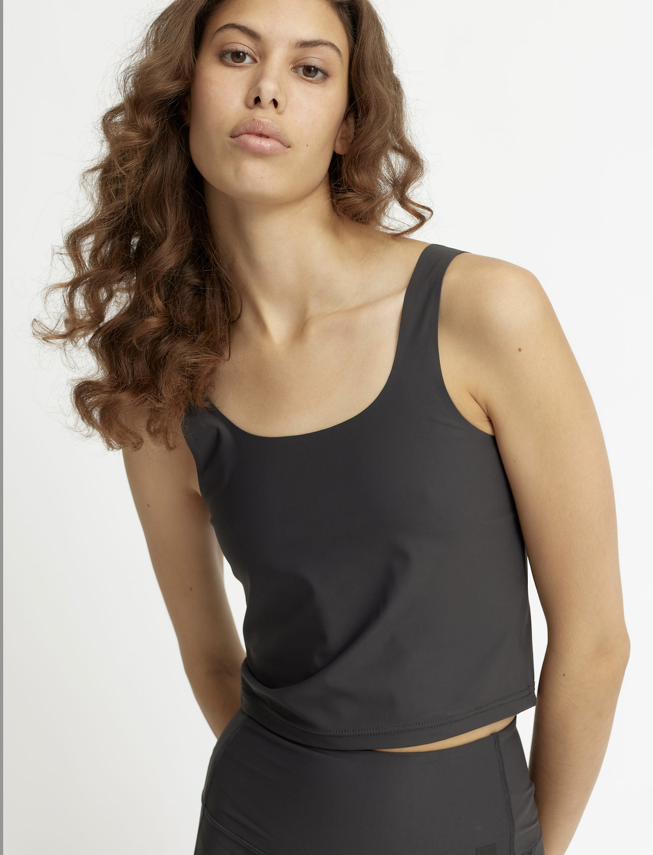 Rethinkit - Alice Fitted Top - crop topit - almost black - 1