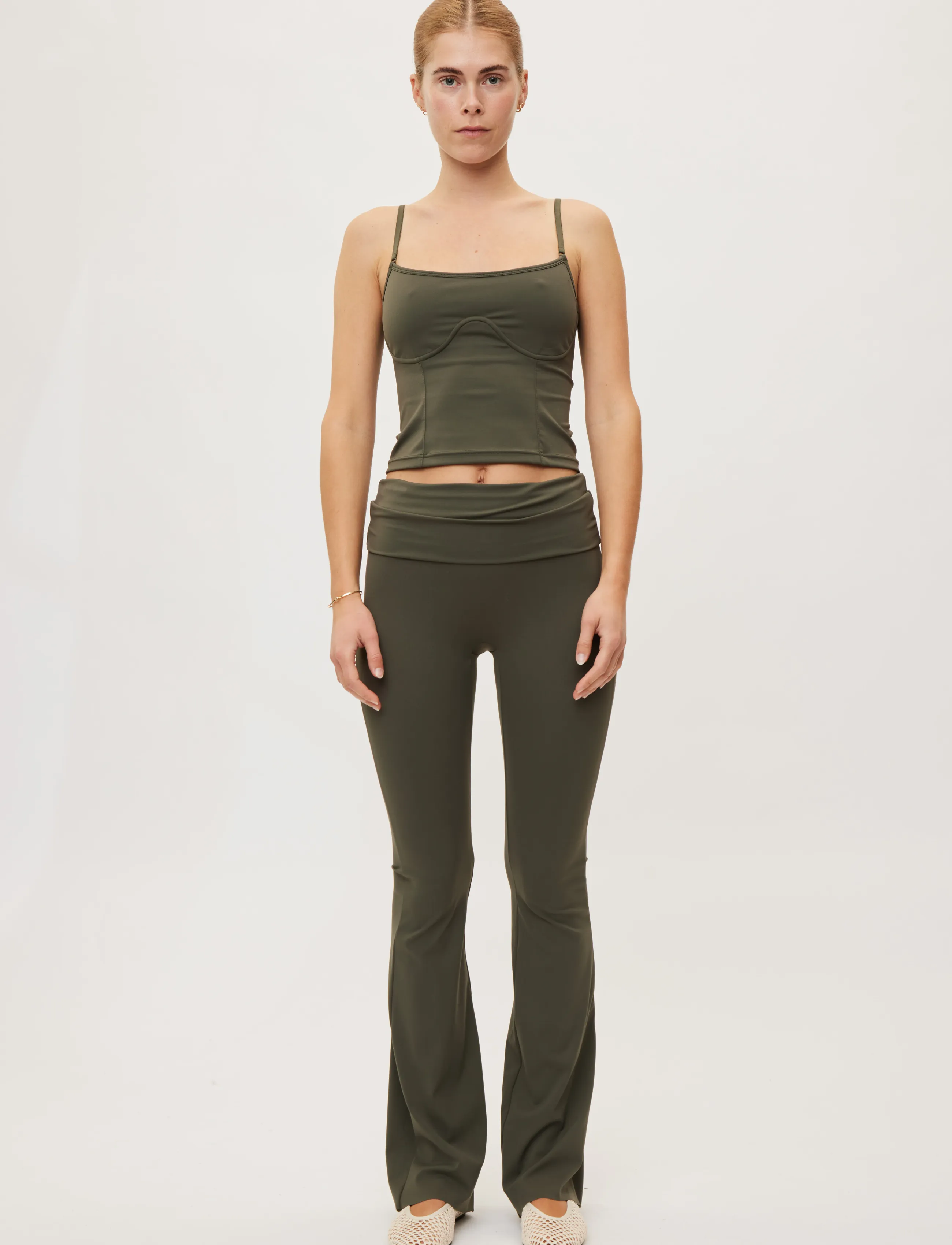 Rethinkit Studios Butter Soft Top True to body - T-särgid ja topid - CHARCOAL OLIVE / khaki/green