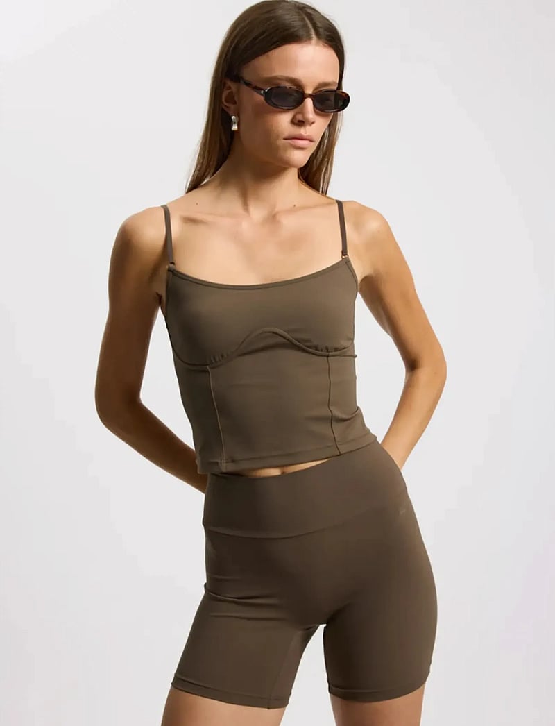 Rethinkit Studios - Butter Soft Top True to Body - tank tops - dark brown - 0
