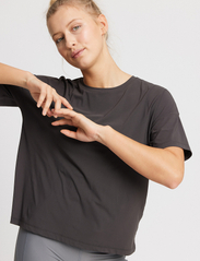 Rethinkit - Vela Loose Tee - t-shirts - almost black - 0