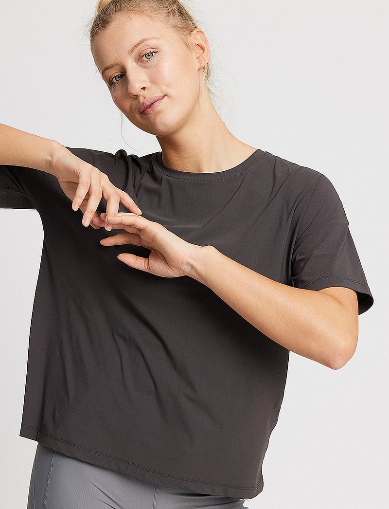 Rethinkit Studios - Vela Loose Tee - t-shirts - almost black - 0