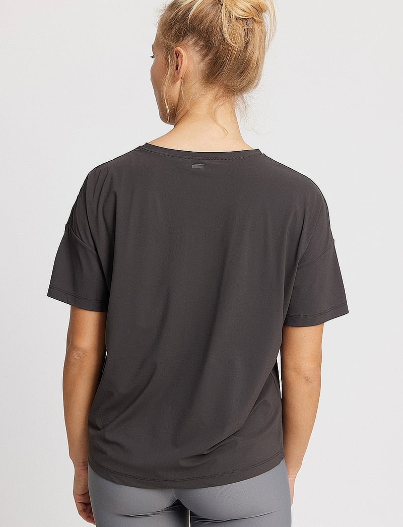 Rethinkit Studios - Vela Loose Tee - t-shirts - almost black - 3