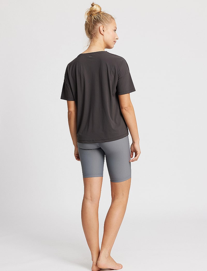 Rethinkit Studios - Vela Loose Tee - t-shirts - almost black - 5