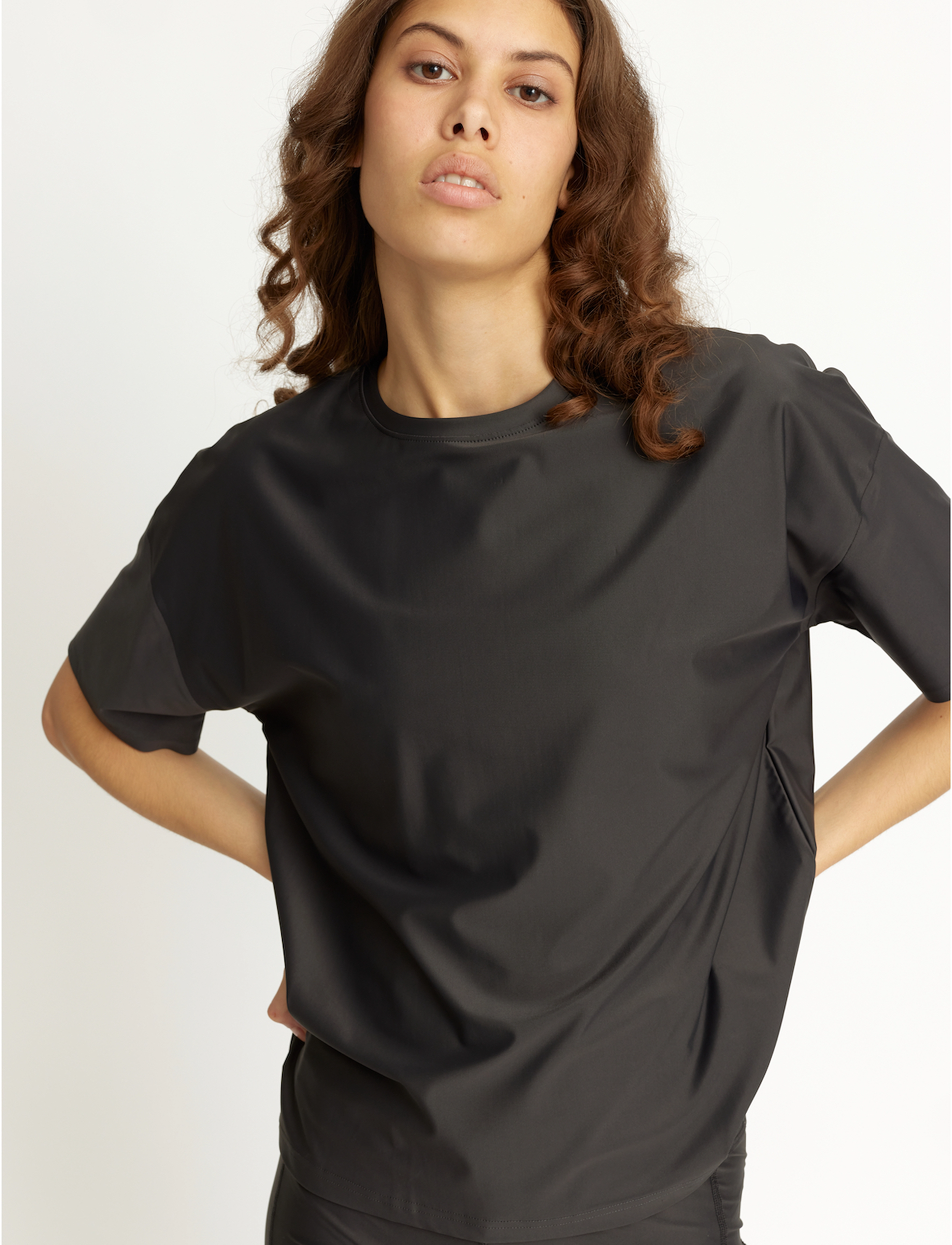 Rethinkit Studios - Velar Loose Tee Box Shine - almost black - 3