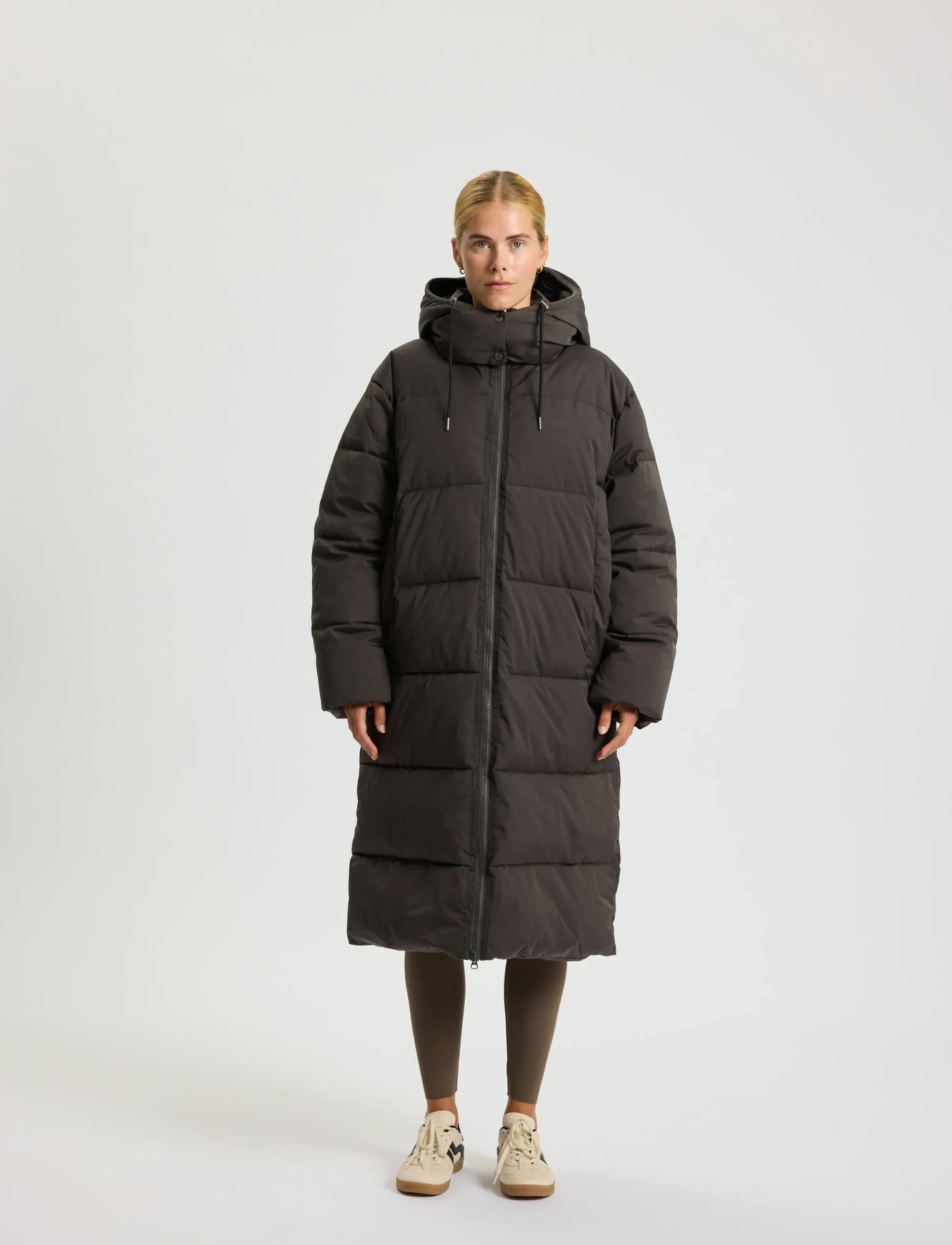 Rethinkit Studios Puffer Coat Shelter Long, Kvinder, Lang Hætte Pufferjakke, Sort, Str: M