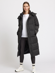 Rethinkit - Puffer Coat SHELTER LONG - Žieminiai paltai - almost black - 1