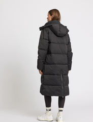 Rethinkit - Puffer Coat SHELTER LONG - Žieminiai paltai - almost black - 3
