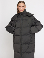 Rethinkit - Puffer Coat SHELTER LONG - Žieminiai paltai - almost black - 7