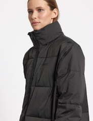 Rethinkit - Puffer Coat SHELTER LONG - Žieminiai paltai - almost black - 10